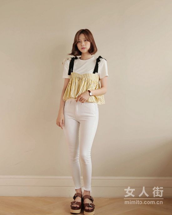 白T穿出女神范儿 7种基础穿法时髦一整夏