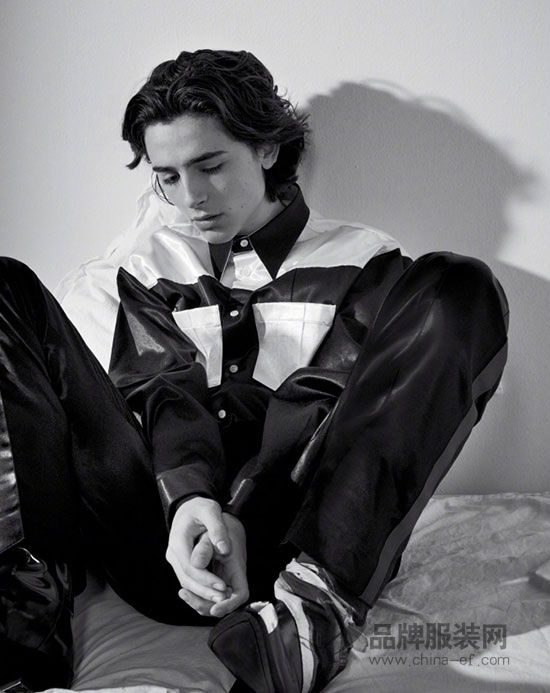 “小甜茶”Timothée Chalamet登《VMAN》最新一期封面屋顶秧田工装